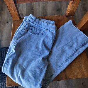 Stylish Light Blue Women's Cropped Jeans